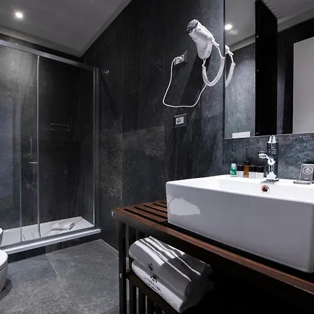 77 Seventy-seven - Maison D'art Collection 4*