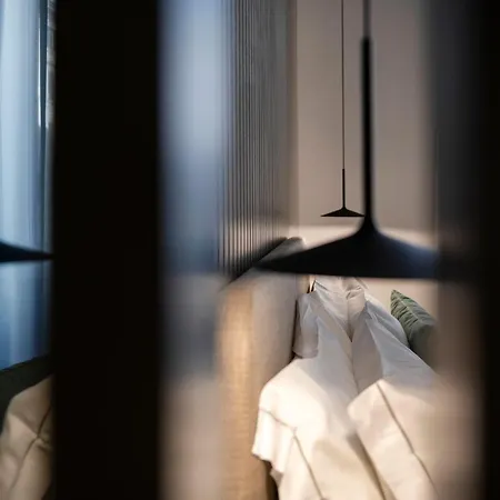 77 Seventy-seven - Maison D'art Collection Rom
