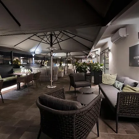 77 Seventy-seven - Maison D'art Collection 4* רומא